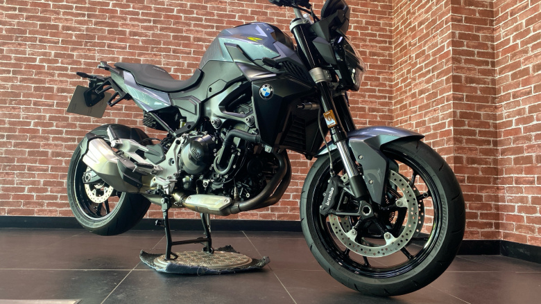 BMW F900 R